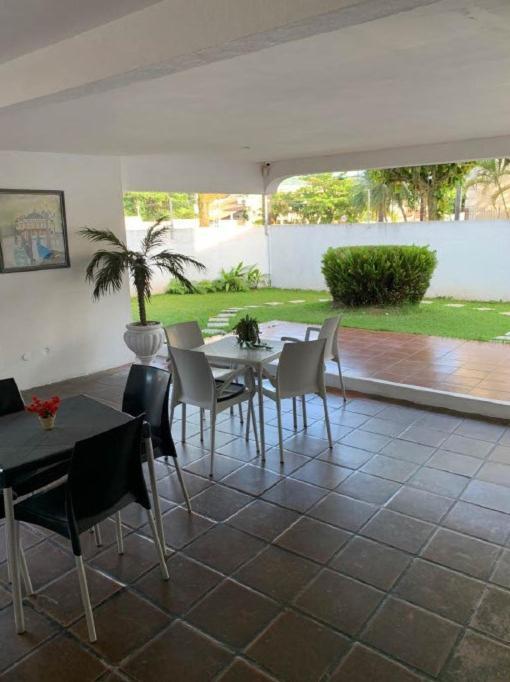 Apartamento 2 Quartos A 5 Minutos A Pe Da Praia Da Enseada Гуаружа Екстер'єр фото